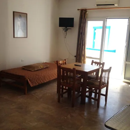 Spacious Apartment, Garden View Partial Seaview