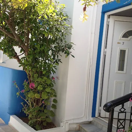 Spacious Apartment, Garden View Partial Seaview *
